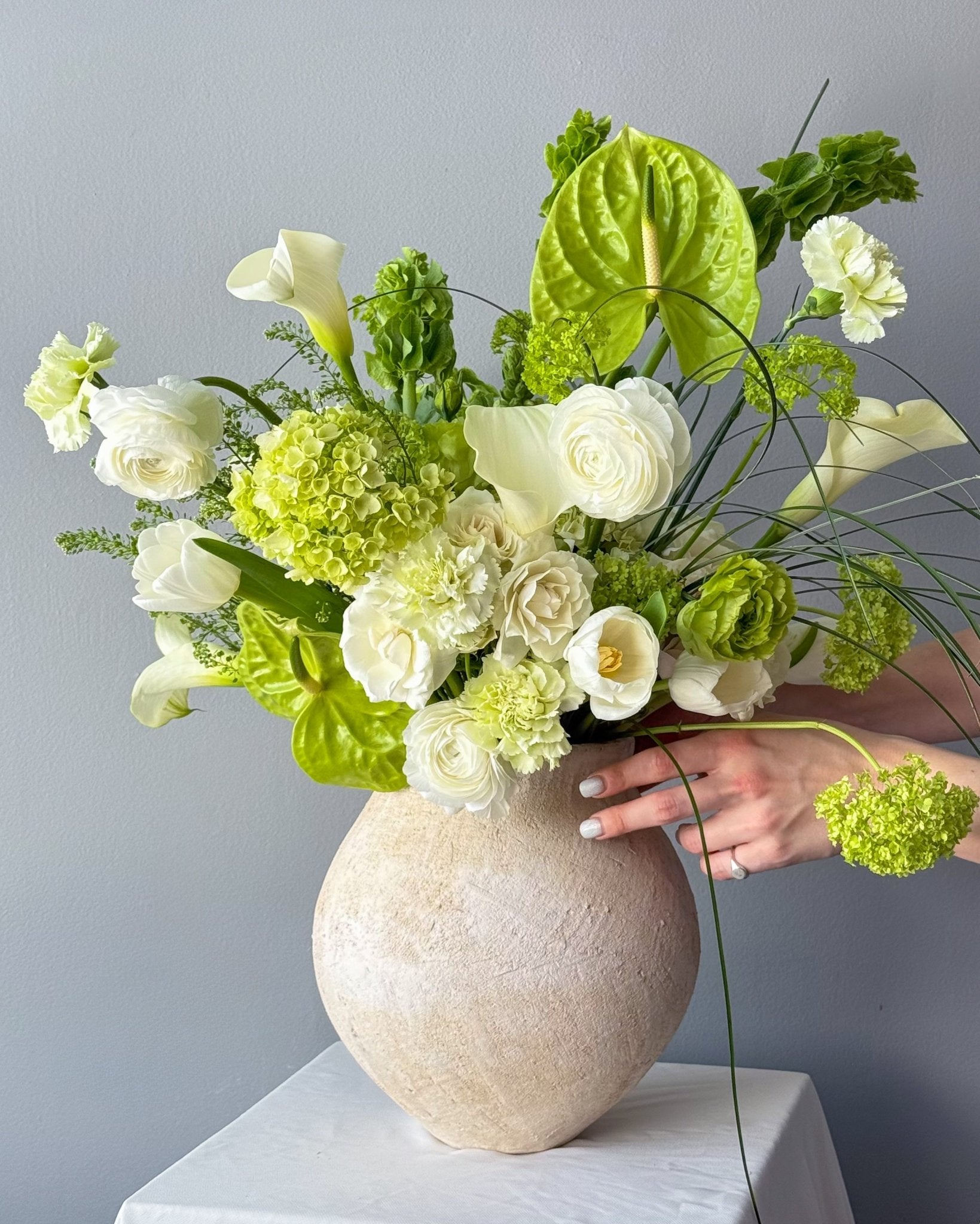 Vase Arrangement “Whisper” - roses, ranunculus, calla lilies, seasonal flowers, vase included - All Me Flowers