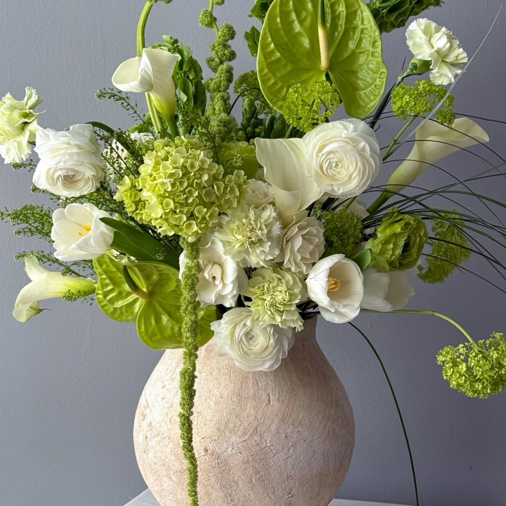 Vase Arrangement “Whisper” - roses, ranunculus, calla lilies, seasonal flowers, vase included - All Me Flowers