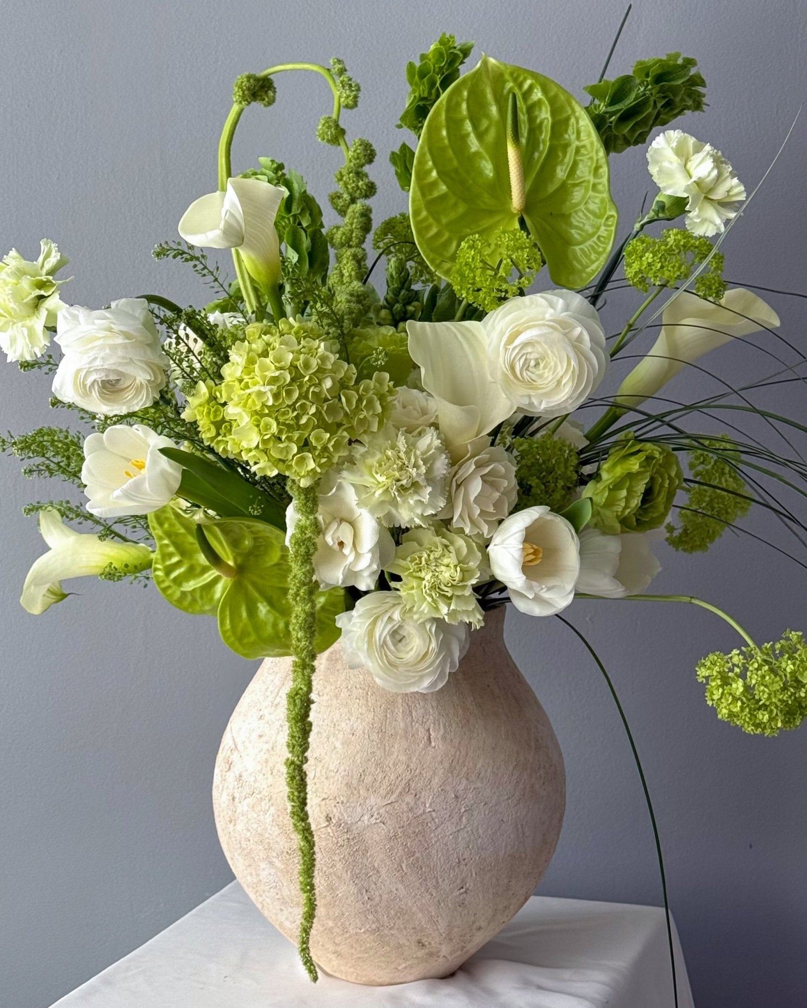 Vase Arrangement “Whisper” - roses, ranunculus, calla lilies, seasonal flowers, vase included - All Me Flowers