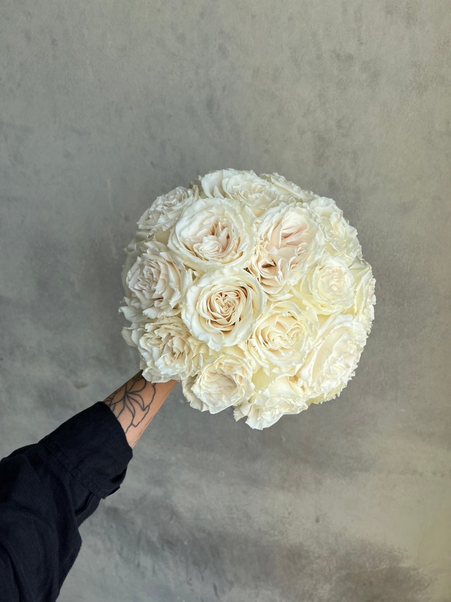 wedding-bouquet-ivory-classic-roses-nyc